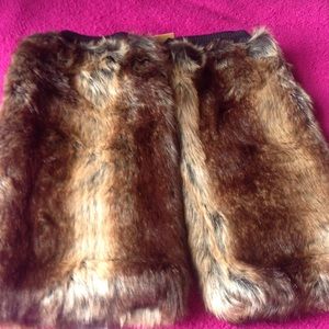 THICK FAUX FUR WARMER