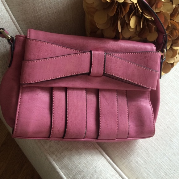 Charming charlies pink bow bag