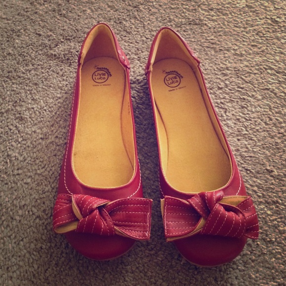 Cute red flats.