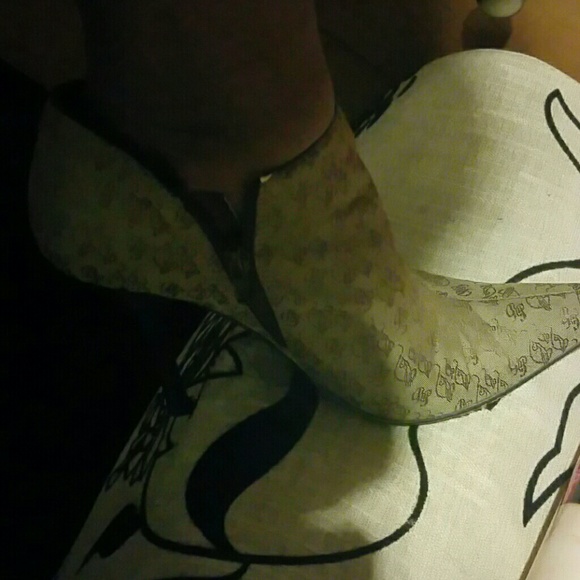 Signature Style - Picture 2 of 4