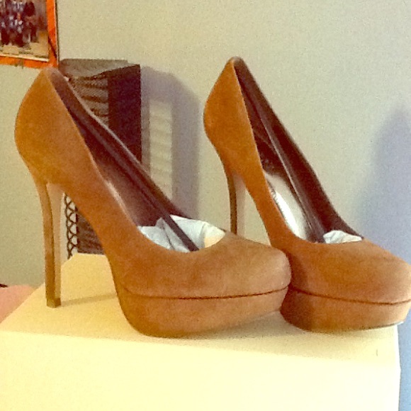 Camel color pumps