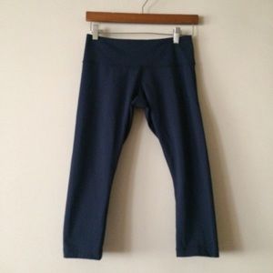Like new Lululemon Dark Blue Wunder Under Crop sz6
