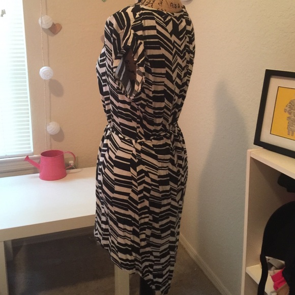 Drawstring dress - Picture 2 of 4