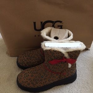 I Heart UGGs Leopard Print "knotty"