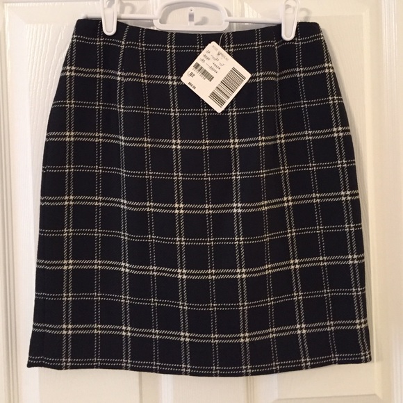 Black & White lines wool skirt.