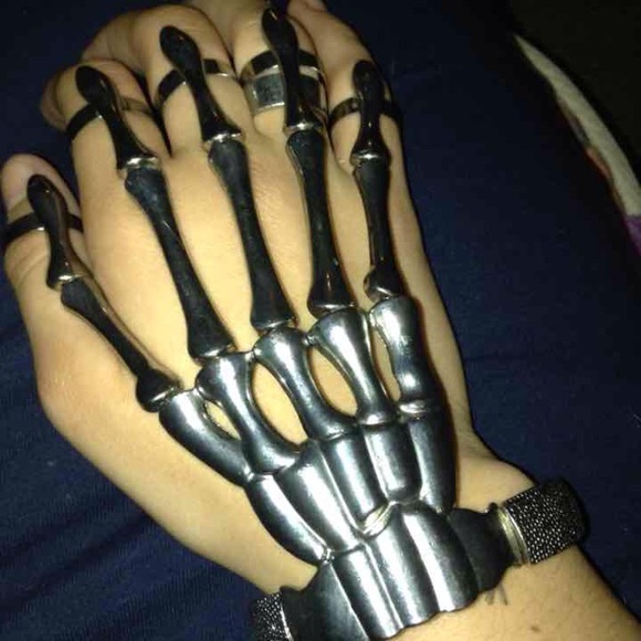 Skeleton hand bracelet