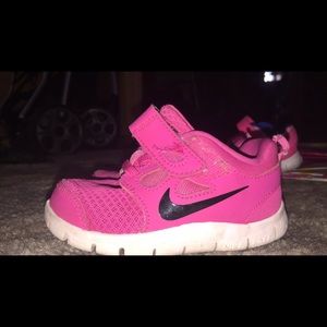 Pink nike shoes 6c
