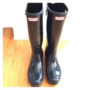 Size 7 glossy black adjustable back Hunter boots