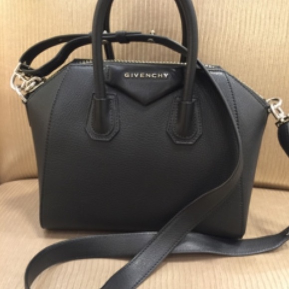 Authentic mini antigona crossbody pebble blk bag