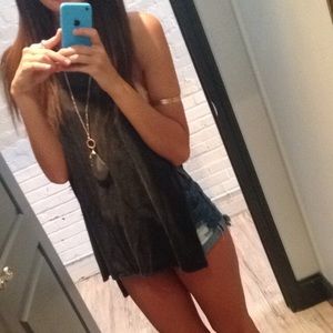 Mineral wash tank with split sides