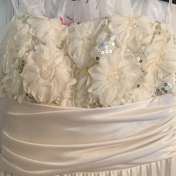 Beautiful prom dress cream with sequins