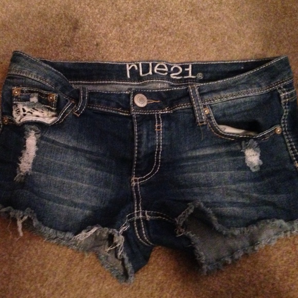 Shorts never worn. - Picture 1 of 4