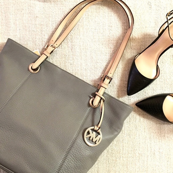 Michael Kors Handbags - Michael Kors jet set tote