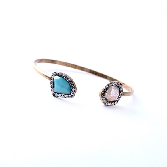 Jewelry - Beautiful resin and rhinestone bangle