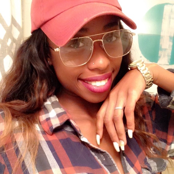 Meet your Posher, Aissata - Picture 1 of 1