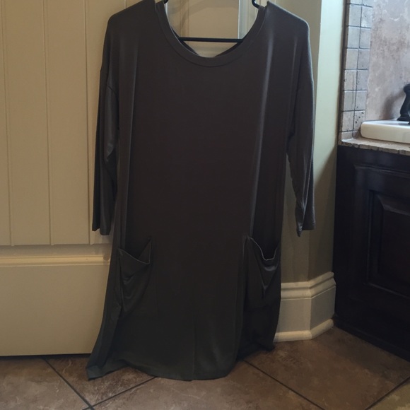 Button back detail tunic dress