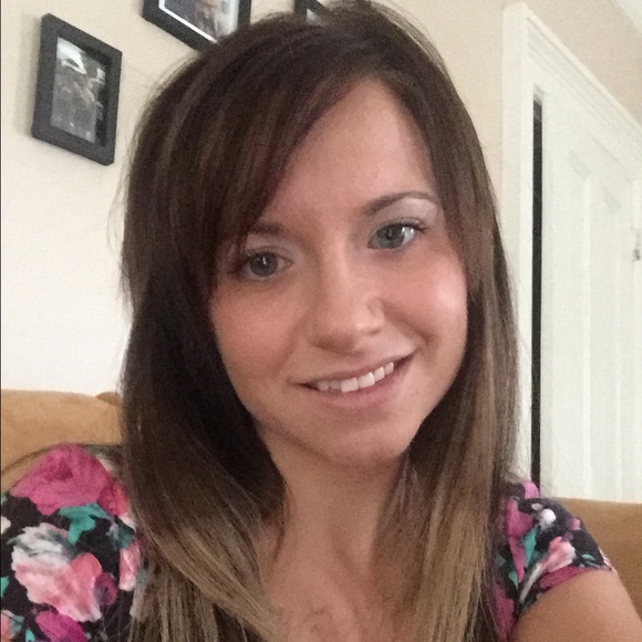 Meet your Posher, Angela - Picture 2 of 4