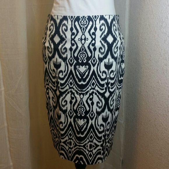 Jones Black/winter white ikat pattern pencil skirt