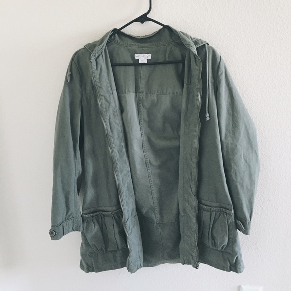 OLIVE-GREEN UTILITY JACKET 🍂
