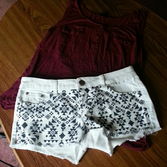Shorts - Picture 2 of 3