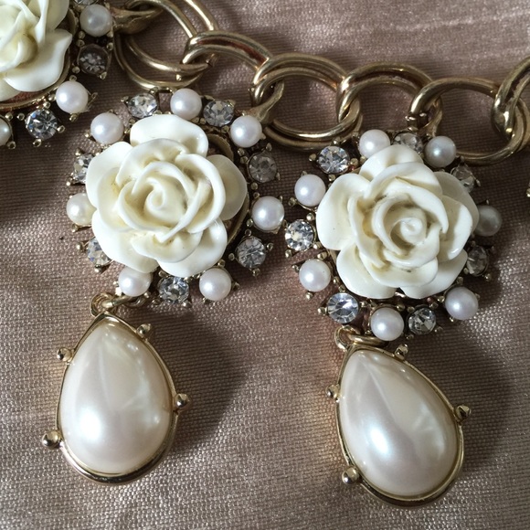 NWOT statement necklace - Picture 2 of 3