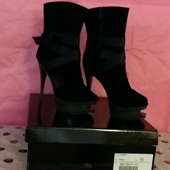 Boots - Picture 2 of 4