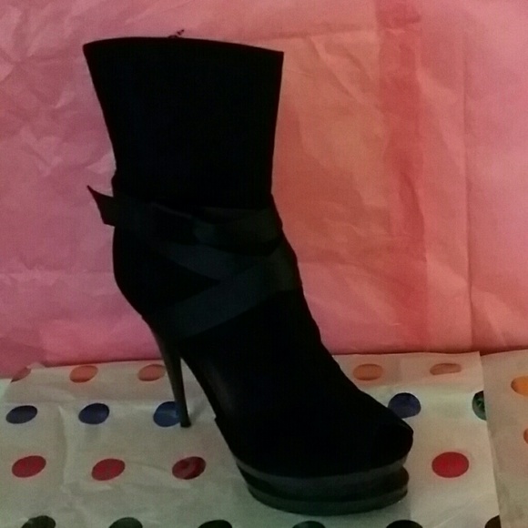 Boots - Picture 4 of 4