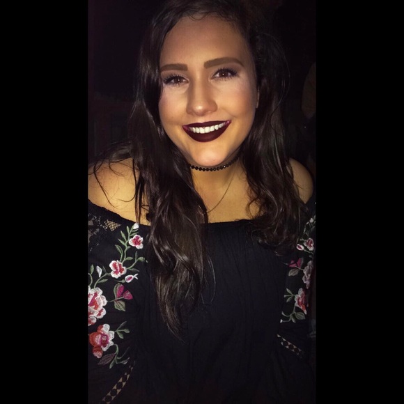 Meet your Posher, Kendall - Picture 2 of 4