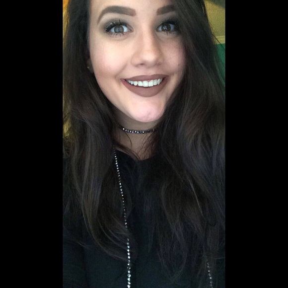 Meet your Posher, Kendall - Picture 3 of 4