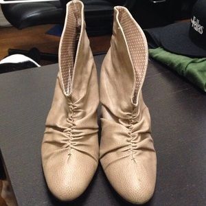Size 6 light brown booties