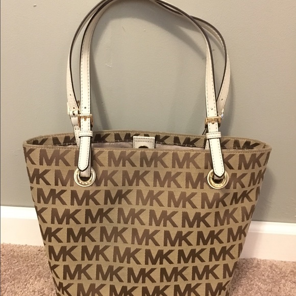 Mk purse - Picture 1 of 2