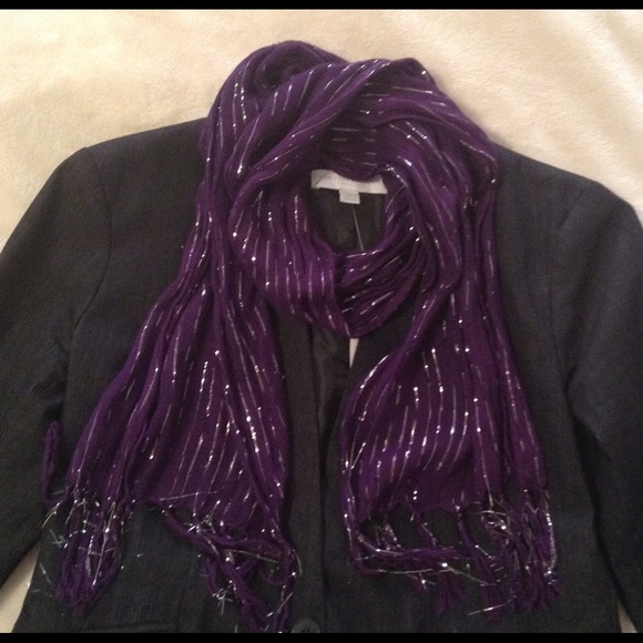 SOLD,Pretty Purple Scarf - Picture 2 of 3