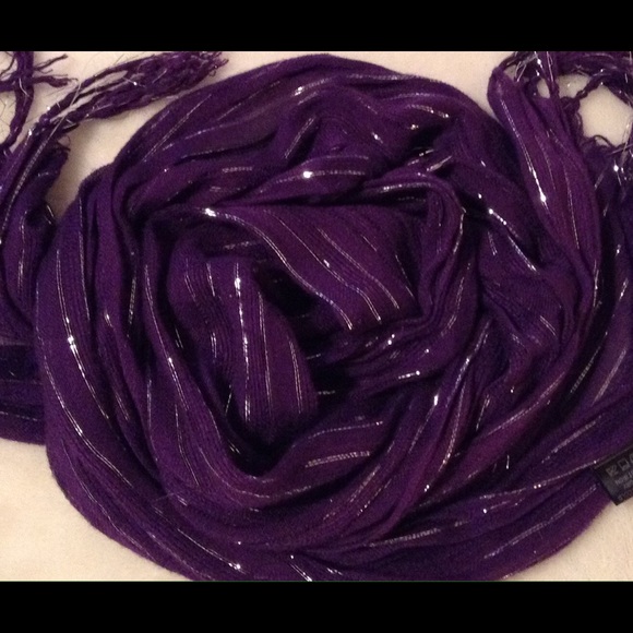 SOLD,Pretty Purple Scarf - Picture 3 of 3