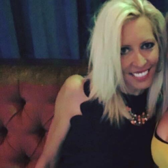 Meet your Posher, Dena - Picture 2 of 4