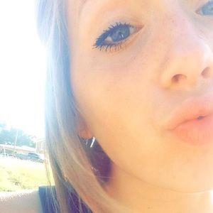 Meet your Posher, Alayna