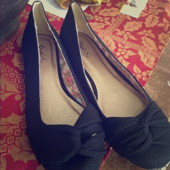 quipid black flats size7.5