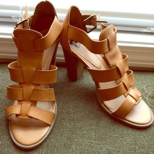 Report Tan Sandals