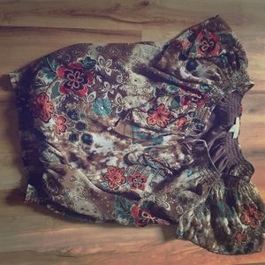 Brown floral blouse. Size: M
