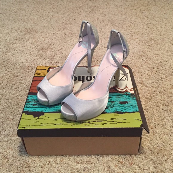 *BRAND NEW* Silver satin and glitter heels Sz 7.5