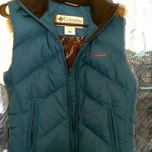 Columbia Titanium Puffer Vest w/fur trimmed hood