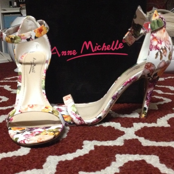 Rosy White Heel Sandals❗️sale ❗️