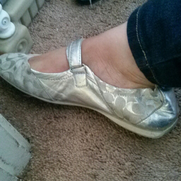 Coach flats