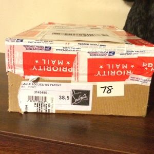 RANT!!!!! who ships Louboutins in shipping tape!😡