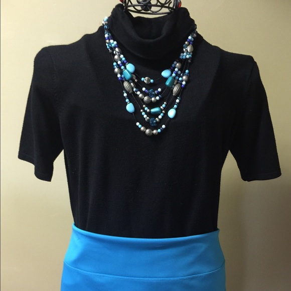 Short sleeve turtle neck sweater