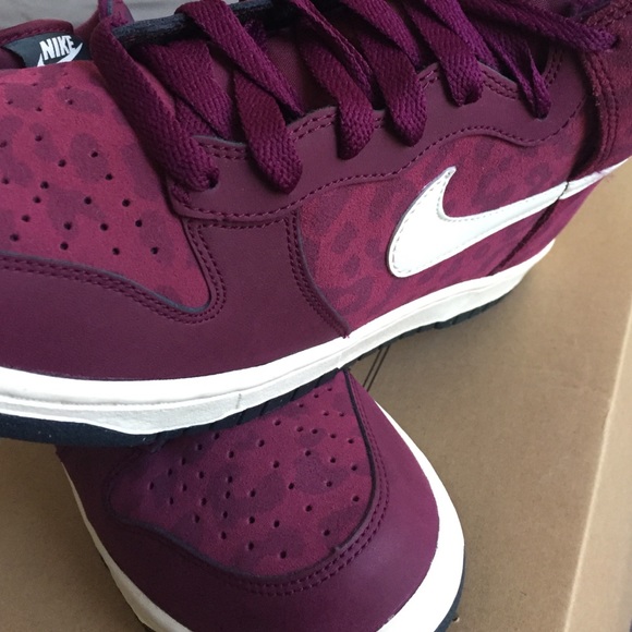 Cheetah print nike dunks never worn !!