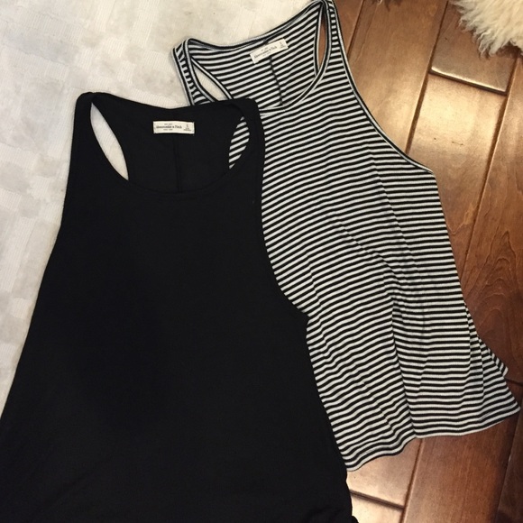 A set of 2 Abercrombie tanks