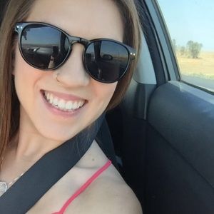 Meet your Posher, Alexandra