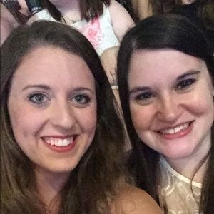 Meet your Posher, Elizabeth