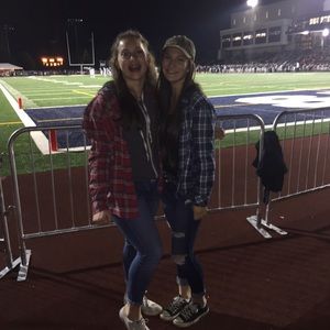 Meet your Posher, Bee