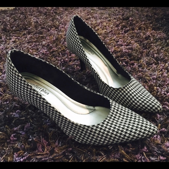 Houndstooth pumps